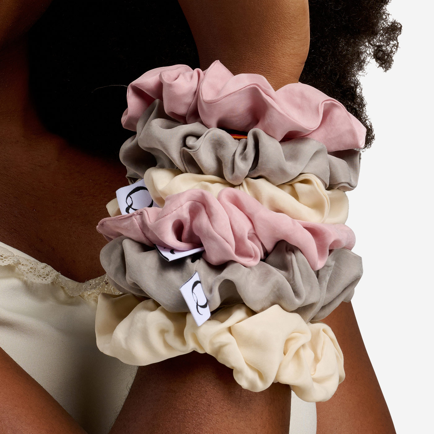 Scrunchies Vegansilk 2er-Set – Bild 17